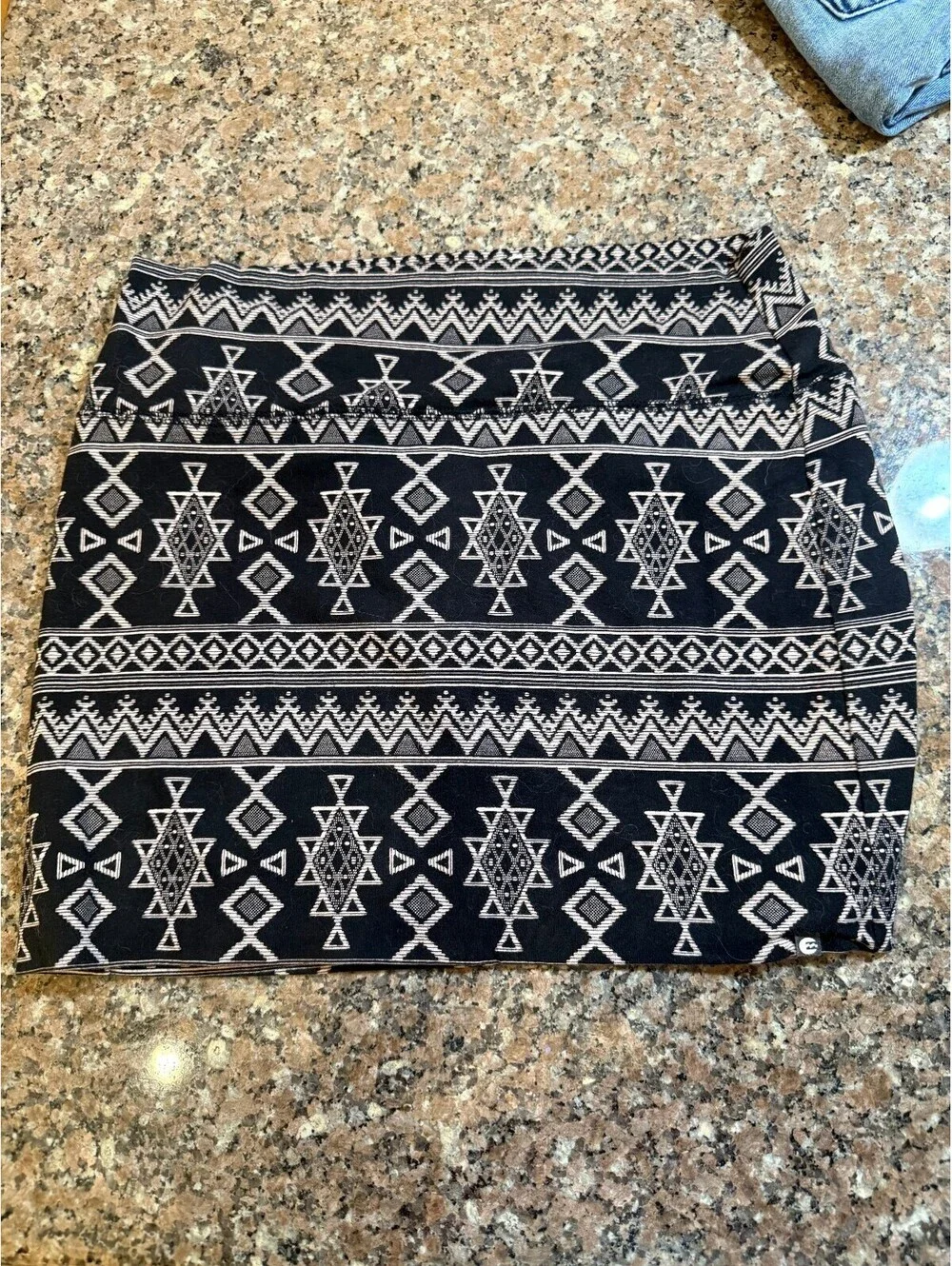 Billabong Black and Beige Patterned Mini Skirt